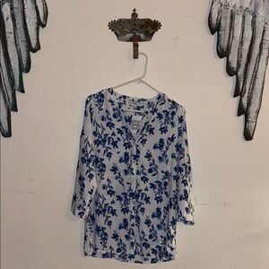 Emily Daniels 3/4 Roll Tab BDF Henley-Printed Georgette White/Blue Floral sz S